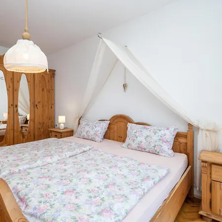 Gorgeous In With Wifi Apartment Novi Vinodolski